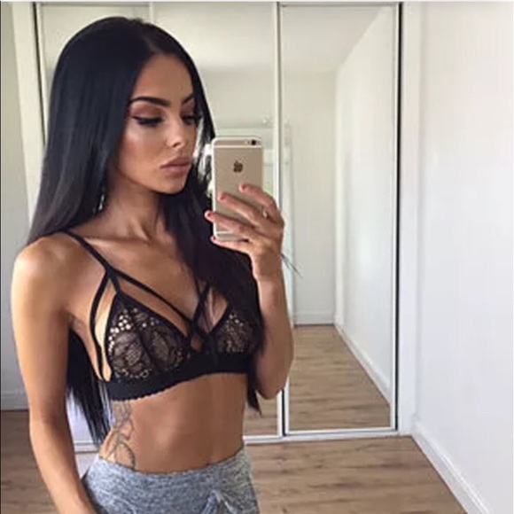 Black Lace Strappy Bra - Picture 2 of 2