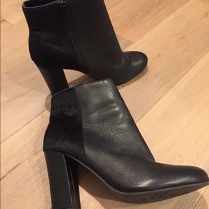 Seychelles two tone faux fur black booties