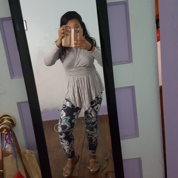 Hi-Low Bellino surplice neckline top  - Picture 3 of 7