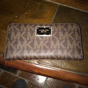 Michael Kors XL wallet