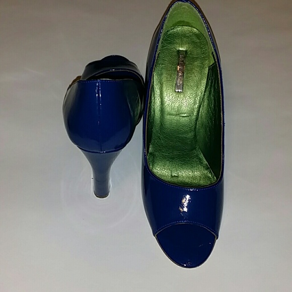 Shoes - Picture 4 of 4