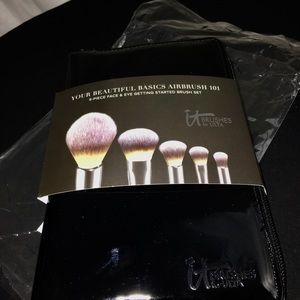 IT Cosmetics Brush 5 Piece Set❗️