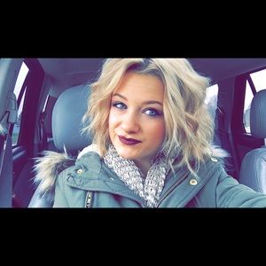 Meet your Posher, Hayley