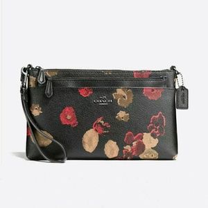 Style F55683.  Coach Wristlet Pop Up Pouch