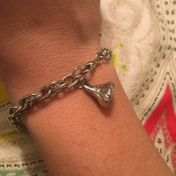 Kiss bracelet