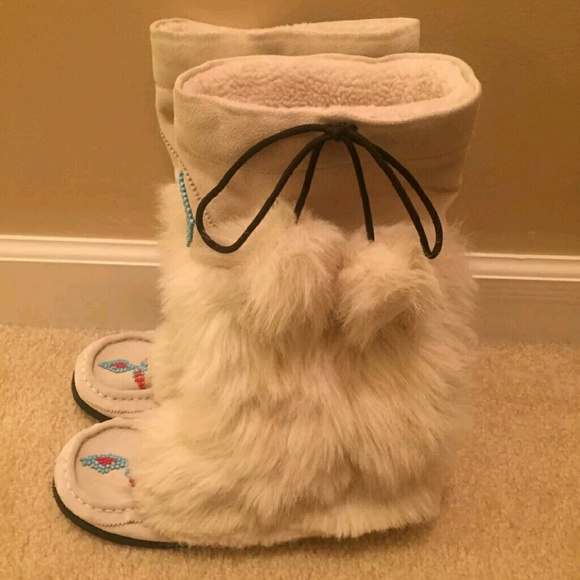 ISO STEVE MADDEN WOMAN'S IGLOU SUEDE FUR BEADED - Picture 2 of 2