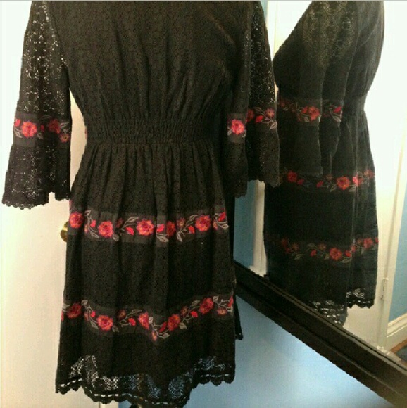 Boho Embroidered Lace Dress- NEW - Picture 2 of 3