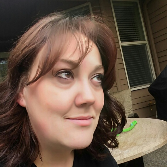 Meet your Posher, Sara Mae - Picture 3 of 4