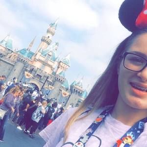 Meet your Posher, Chloe