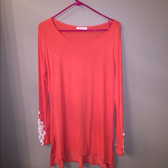 Top, large, peach color - Picture 1 of 4