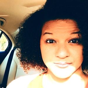 Meet your Posher, Elyse