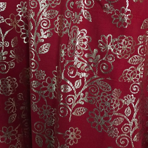 Stunning Elegant Carly - Picture 2 of 2