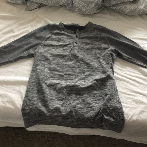Lululemon metal vent long sleeve Henley
