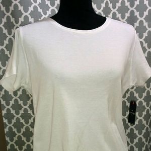 💜NWT White T-Shirt. John's Bay