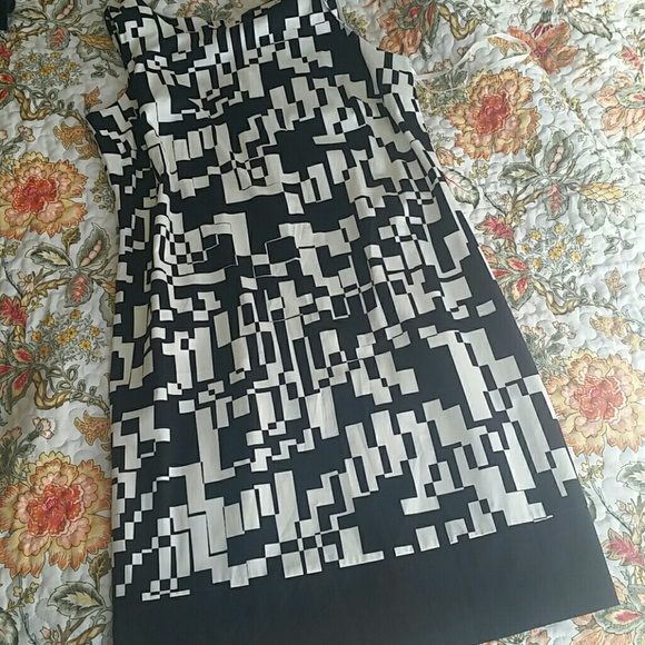 REDUCED !! Ladies sleeveless dress geometric print