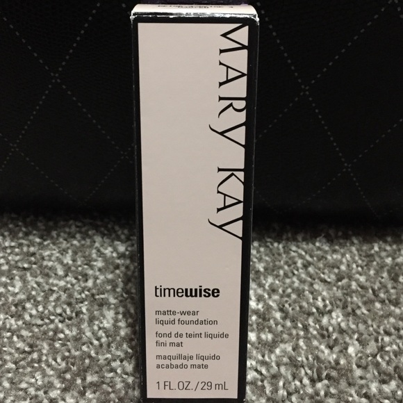 MaryKay liquid Foundation Beige 4
