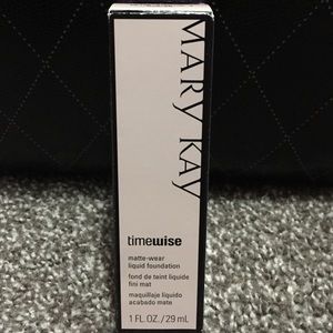 MaryKay liquid Foundation Beige 4