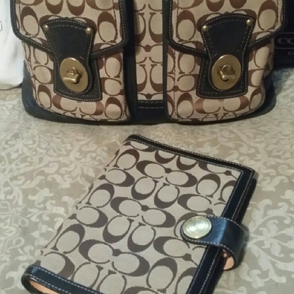 Coach Signature Gigi Executive Tote and Planner - Picture 4 of 11