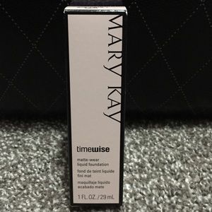 MaryKay Timewise liquid foundation. Beige 3