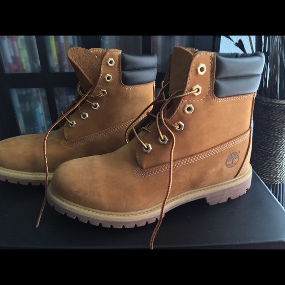 New never worn Timberland Waterville Boots size 9