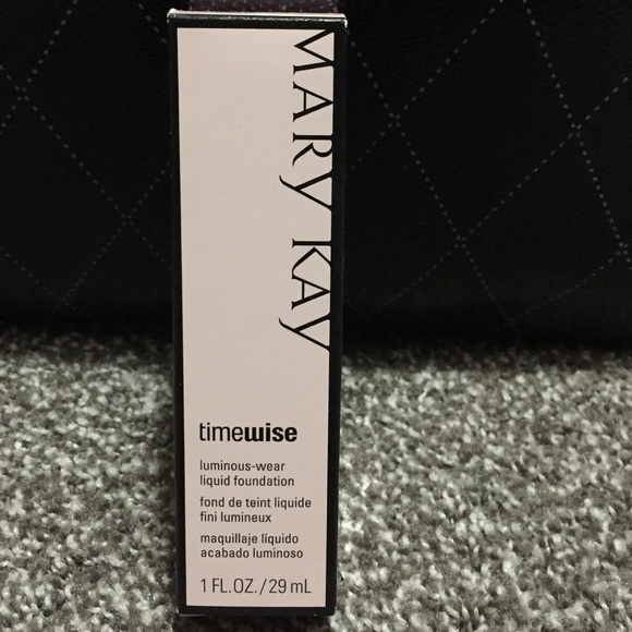 MaryKay Timewise liquid foundation Ivory 4