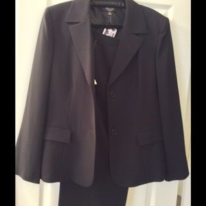 Brand new Kasper pantsuit
