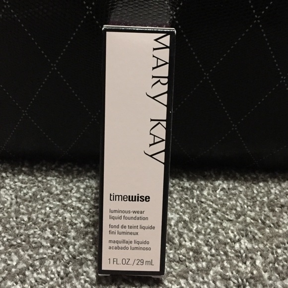 MaryKay Timewise liquid foundation Beige 2