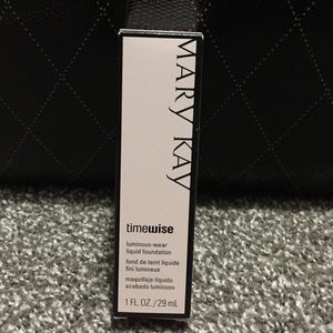 MaryKay Timewise liquid foundation Beige 2