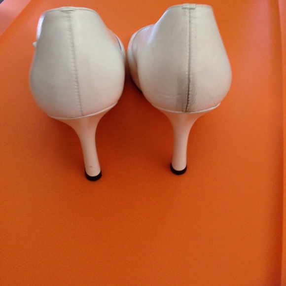 NEED GONE - BCBG White Peep Toe Heels - Picture 2 of 5