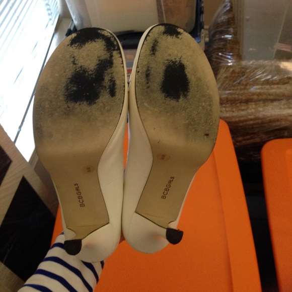 NEED GONE - BCBG White Peep Toe Heels - Picture 4 of 5