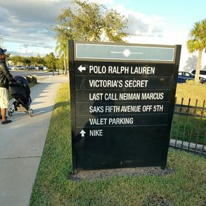 Meet your Posher, Monique