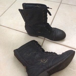 Combat boots with gold pattern