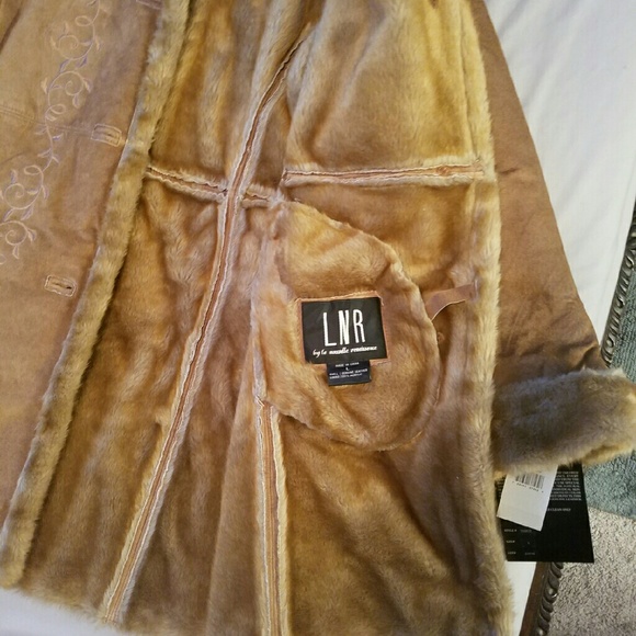 Women's Coat - Picture 3 of 4