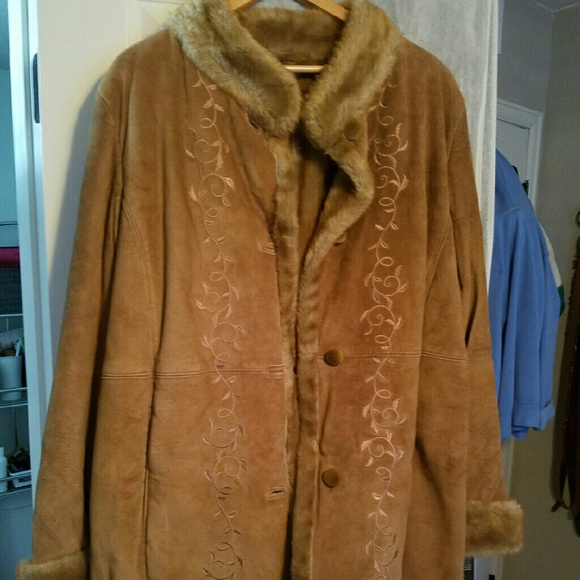 Women's Coat - Picture 4 of 4