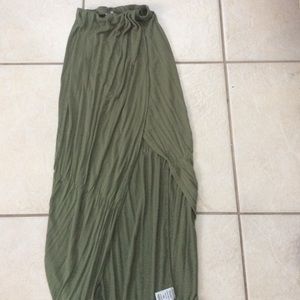 Green skirt with slit on side