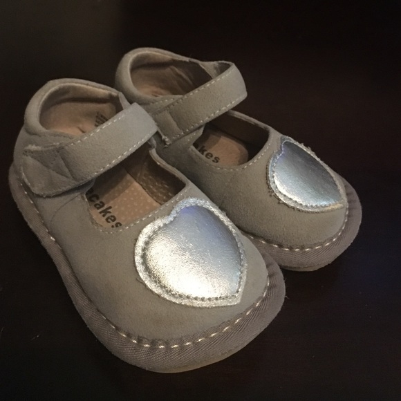 Laniecakes Size 4 Grey/Silver Heart