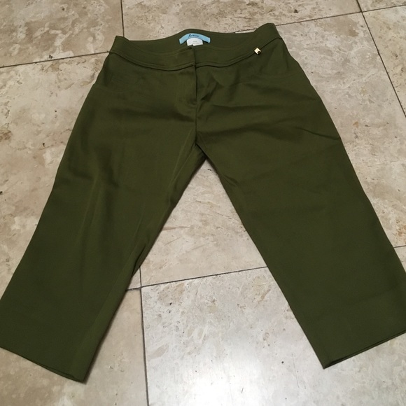 Marciano Olive Green Dress Capris - Picture 2 of 4
