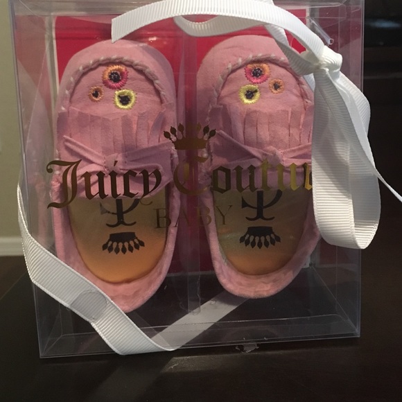 Juicy Couture. BNIB. Pink infant moccasins