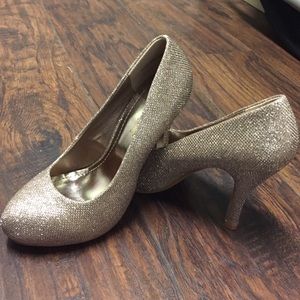 Gold dress pumps. Never worn!