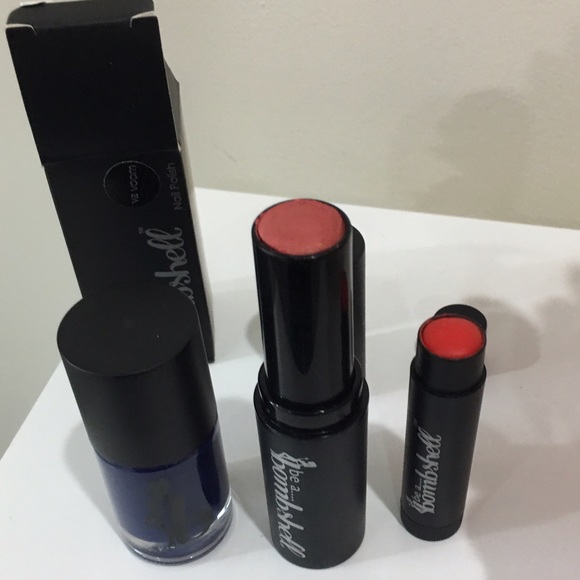 ✨FREE✨ New and Swatched Bombshell cosmetics - Picture 2 of 3