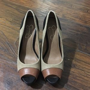 Jessica Simpson pumps