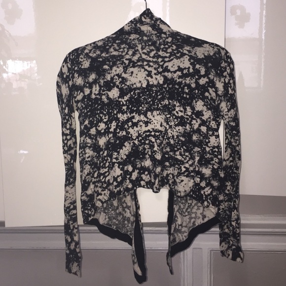 Black and gray print cardigan sweater - Picture 2 of 3