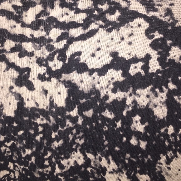 Black and gray print cardigan sweater - Picture 3 of 3