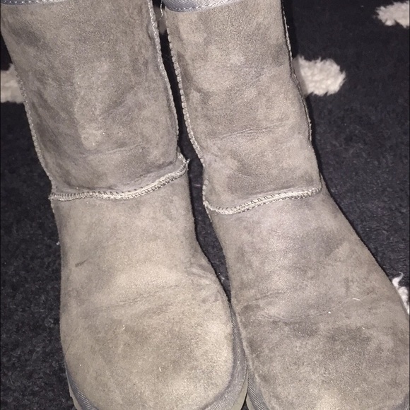 Gray uggs - Picture 1 of 1