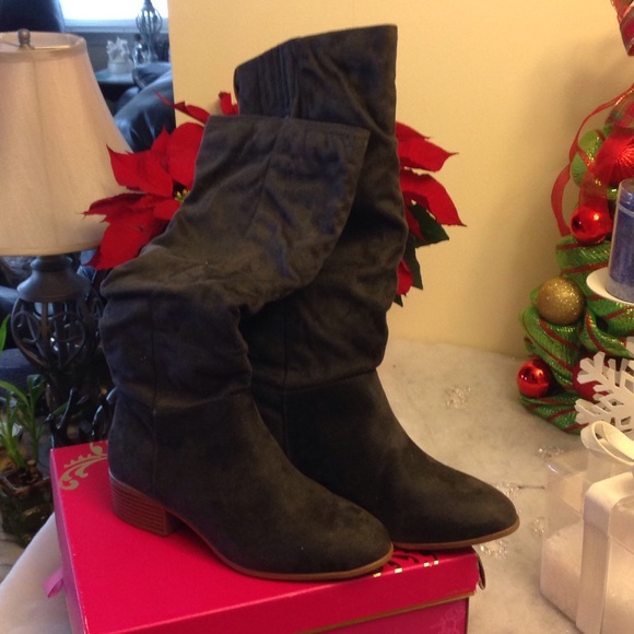 New Pair of Ladies Grey Candies Boots