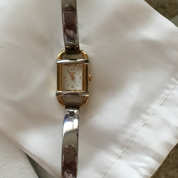Timex ladies watch - Picture 1 of 3