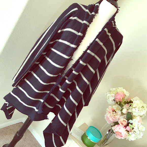 Zara Shawl Cape - Picture 2 of 4