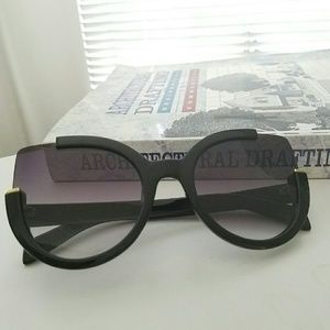 DONATED!! Glamorous Sunglasses