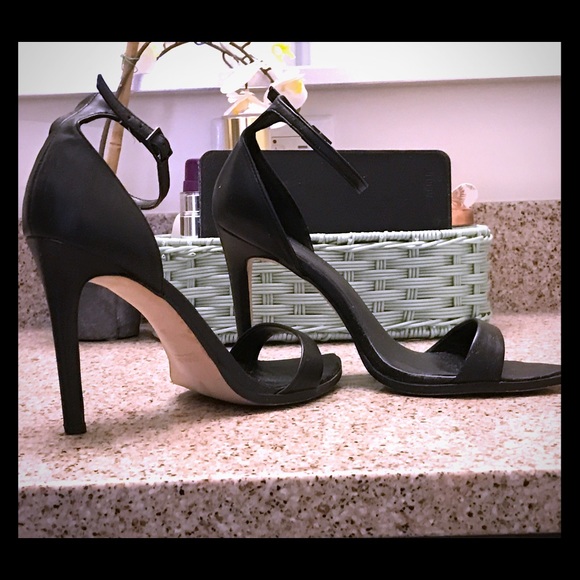 Zara black heeled sandals