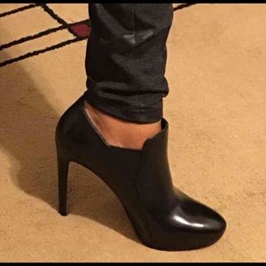 Black leather bootie